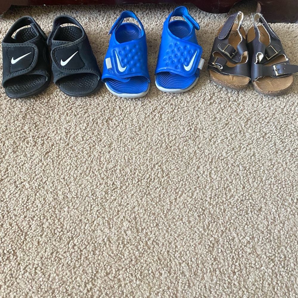 Baby boy shoe bundle Nike sandal size 5 excellent!